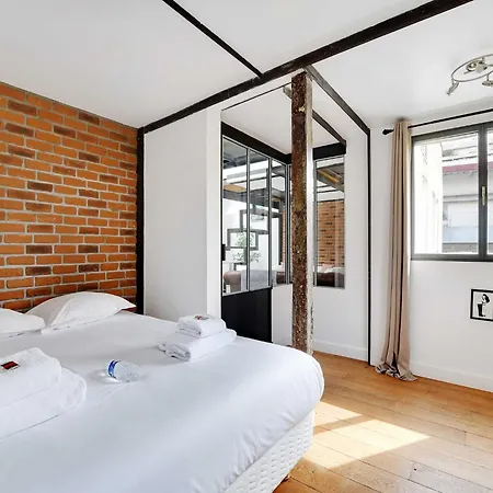 Somptuous Terrace-2br 6pcenter Of
