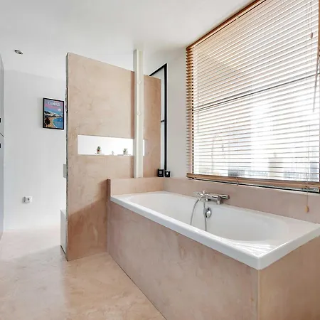 Somptuous Terrace-2br 6pcenter Of *